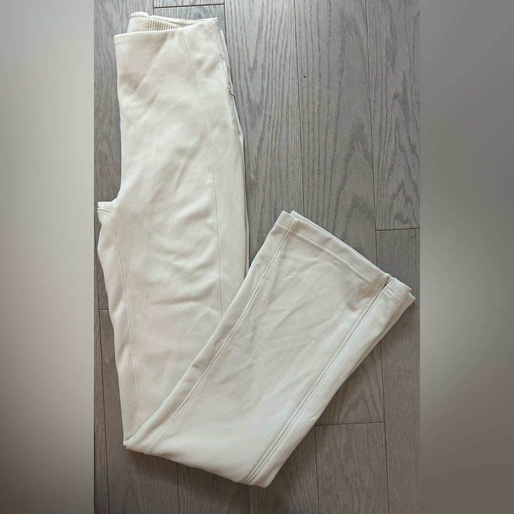 Lululemon Brushed Softstreme Ribbed Zip
Flared Pant 32.5"